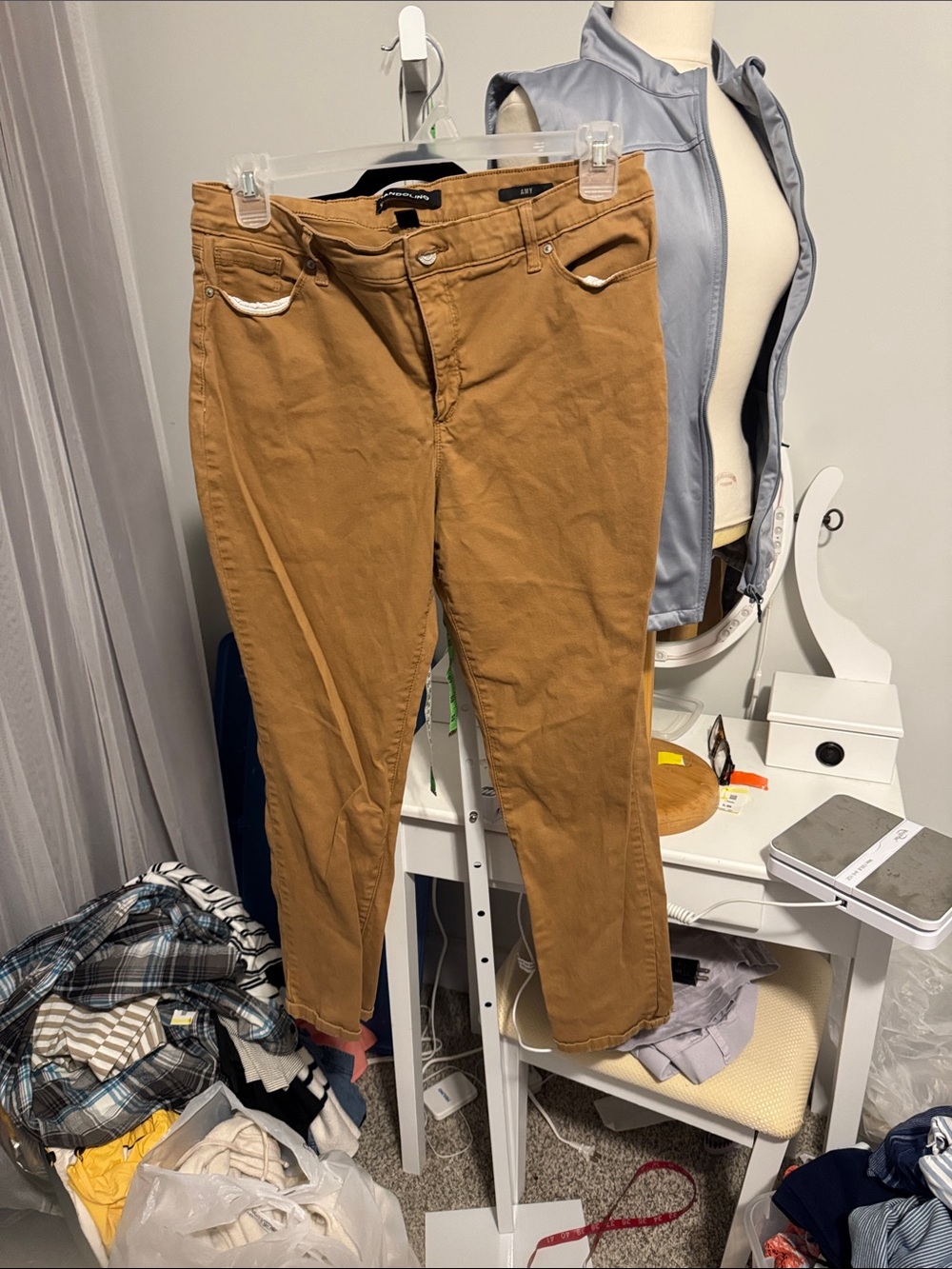 Bandolino Straight-Leg Jeans in Camel Brown